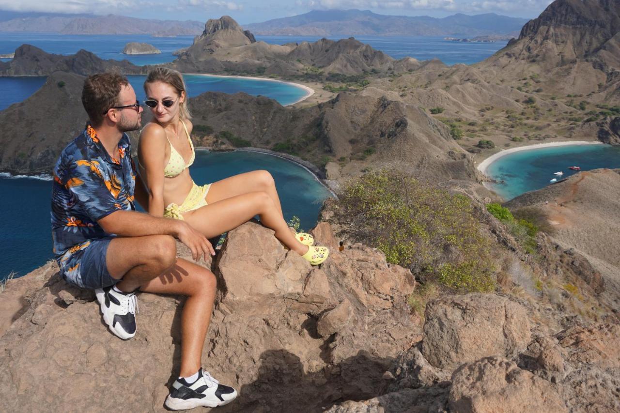 Komodoku One Love Homestay And Tour Labuan Bajo Buitenkant foto