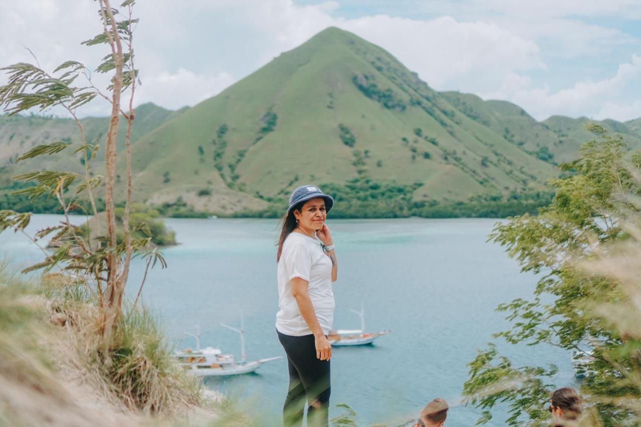 Komodoku One Love Homestay And Tour Labuan Bajo Buitenkant foto