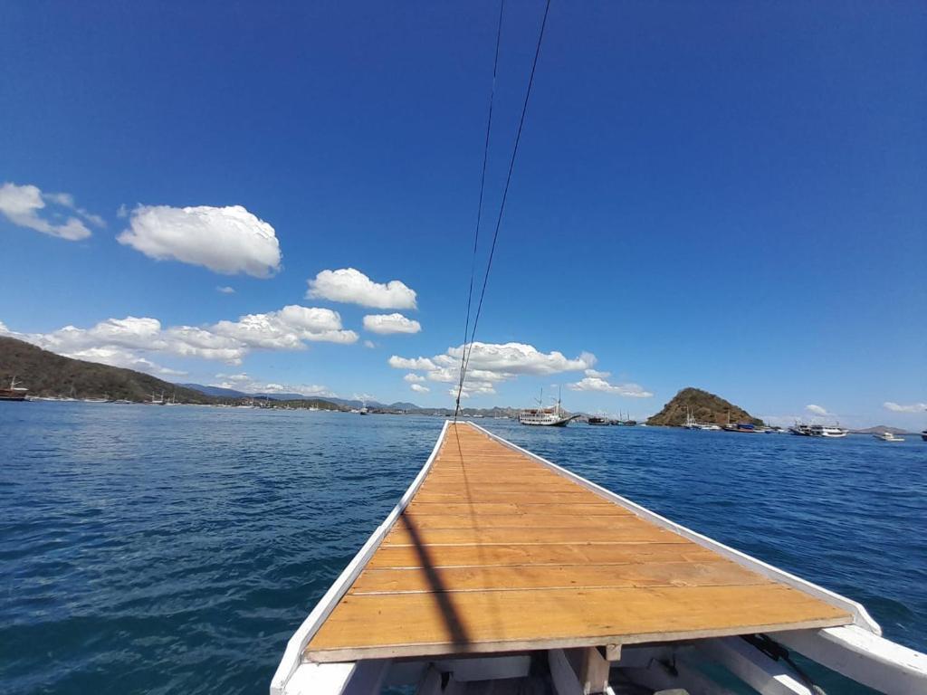 Komodoku One Love Homestay And Tour Labuan Bajo Buitenkant foto
