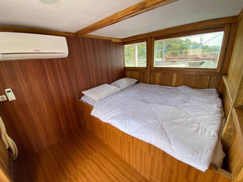 Komodoku One Love Homestay And Tour Labuan Bajo Buitenkant foto