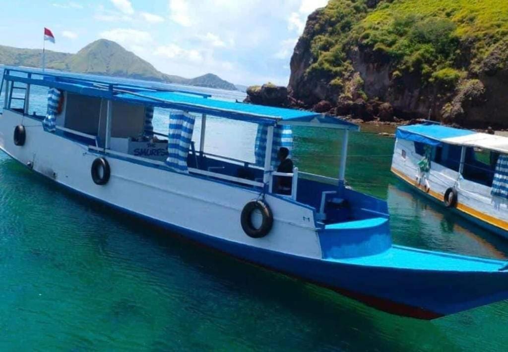 Komodoku One Love Homestay And Tour Labuan Bajo Buitenkant foto