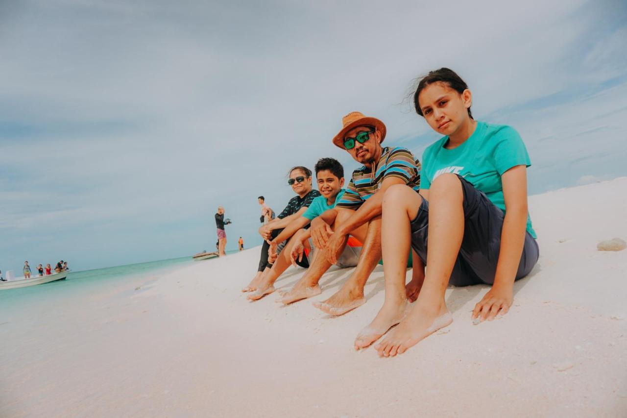 Komodoku One Love Homestay And Tour Labuan Bajo Buitenkant foto
