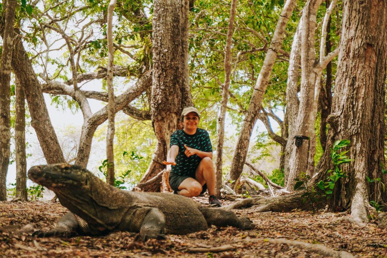Komodoku One Love Homestay And Tour Labuan Bajo Buitenkant foto
