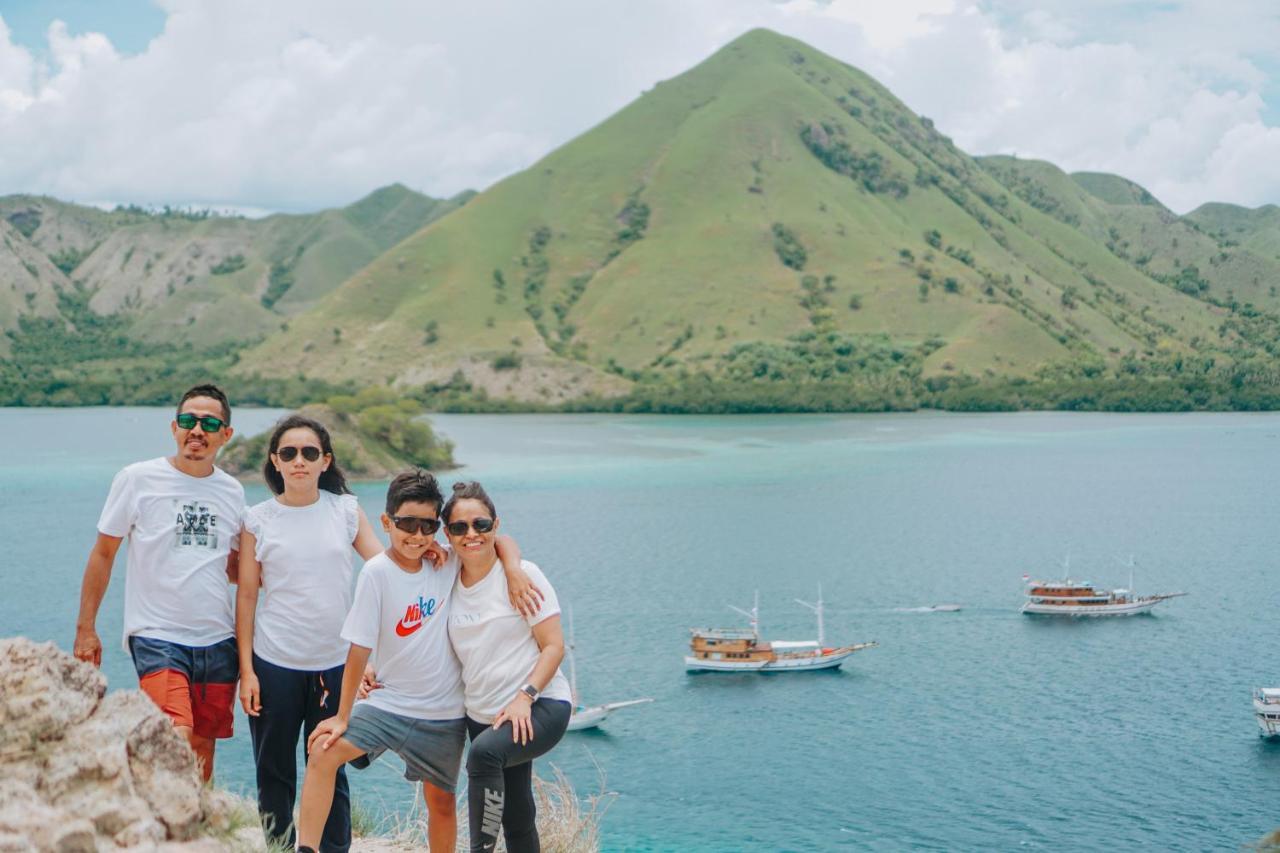 Komodoku One Love Homestay And Tour Labuan Bajo Buitenkant foto