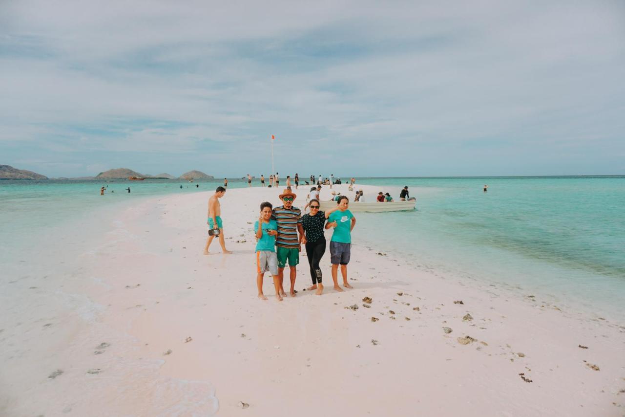 Komodoku One Love Homestay And Tour Labuan Bajo Buitenkant foto