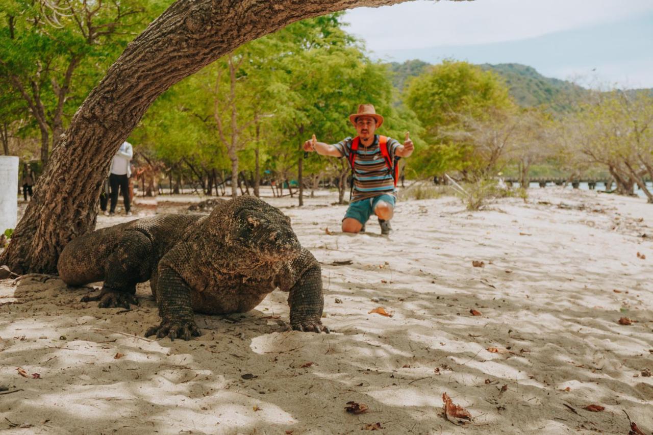 Komodoku One Love Homestay And Tour Labuan Bajo Buitenkant foto
