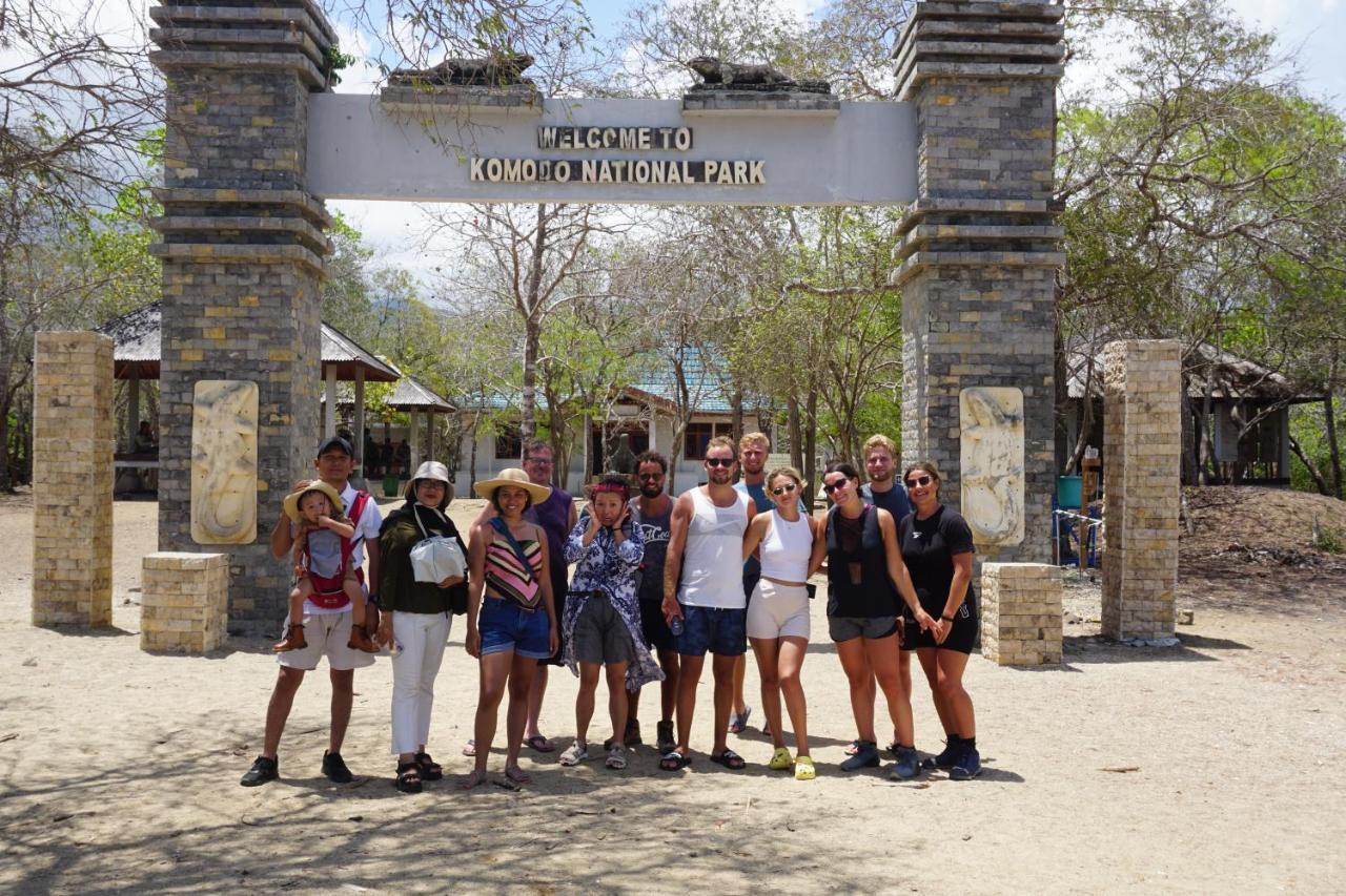 Komodoku One Love Homestay And Tour Labuan Bajo Buitenkant foto