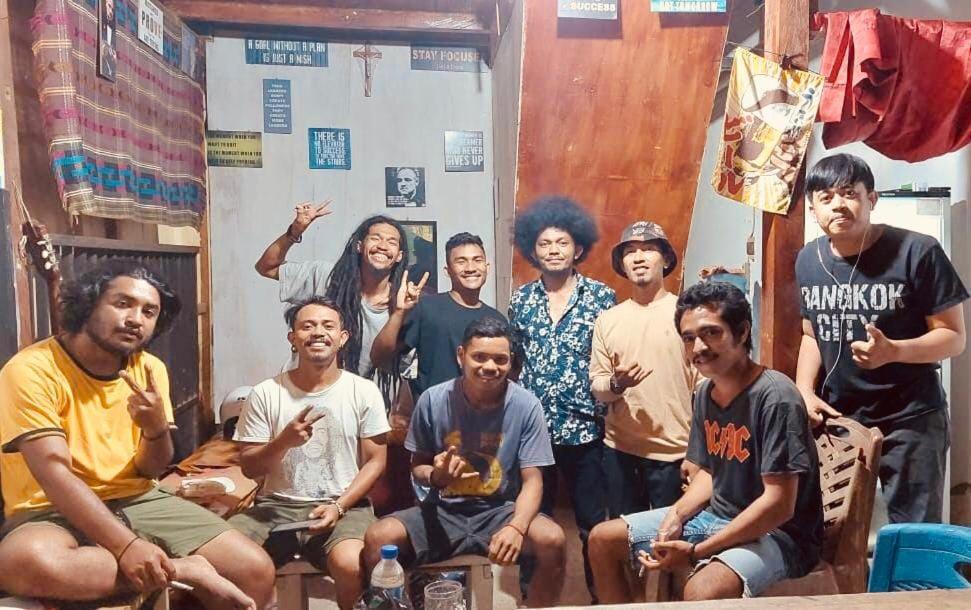 Komodoku One Love Homestay And Tour Labuan Bajo Buitenkant foto