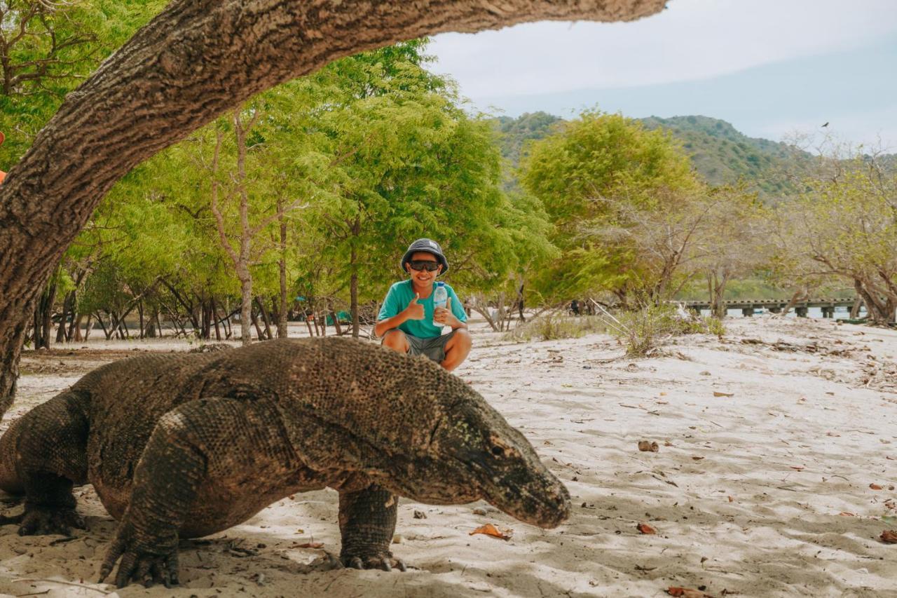 Komodoku One Love Homestay And Tour Labuan Bajo Buitenkant foto