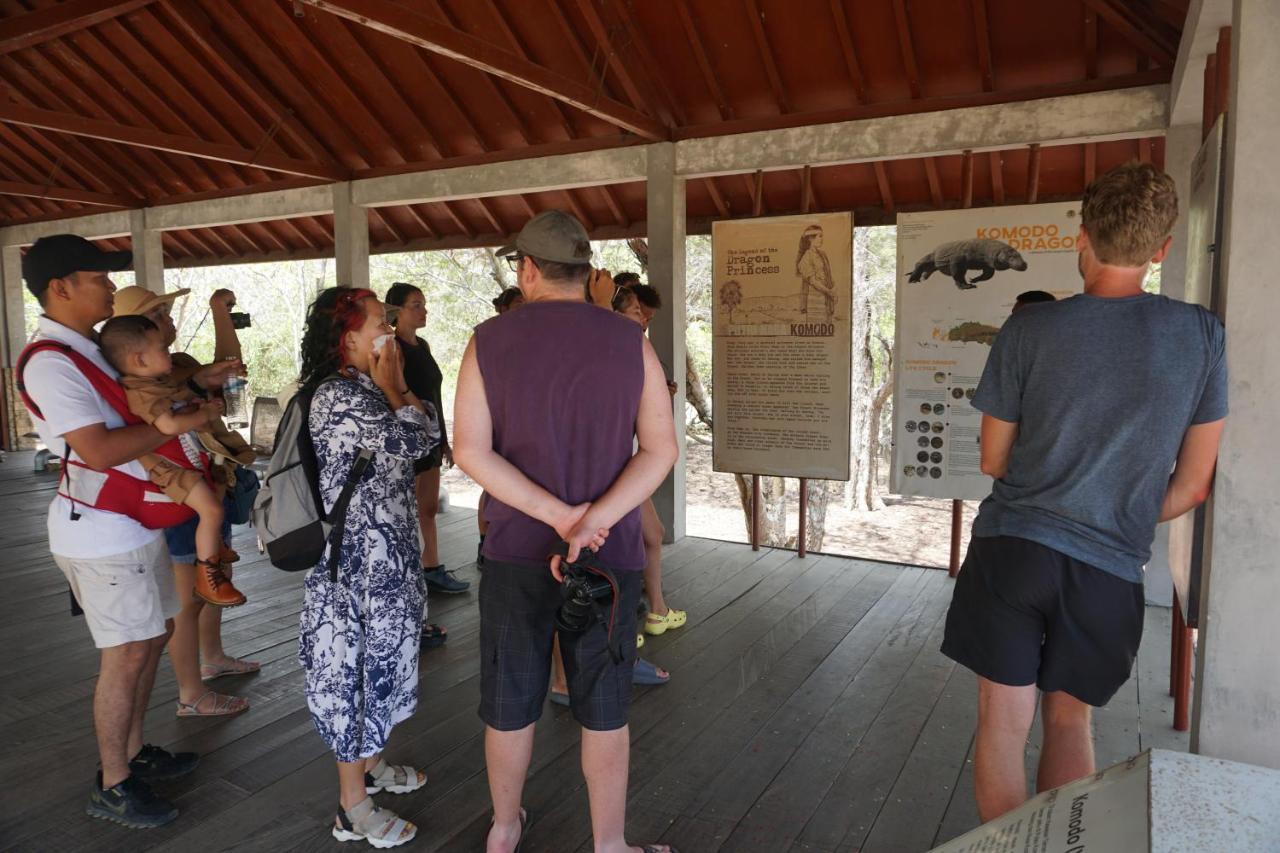 Komodoku One Love Homestay And Tour Labuan Bajo Buitenkant foto