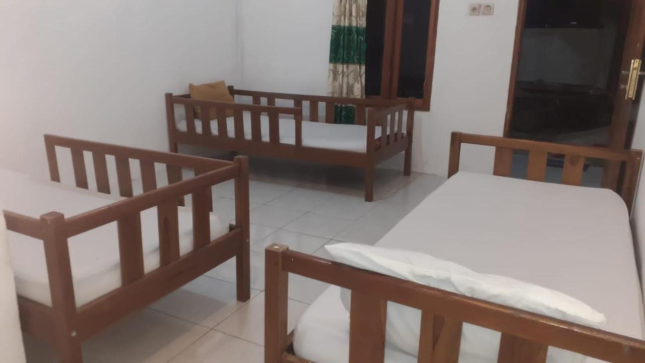 Komodoku One Love Homestay And Tour Labuan Bajo Buitenkant foto
