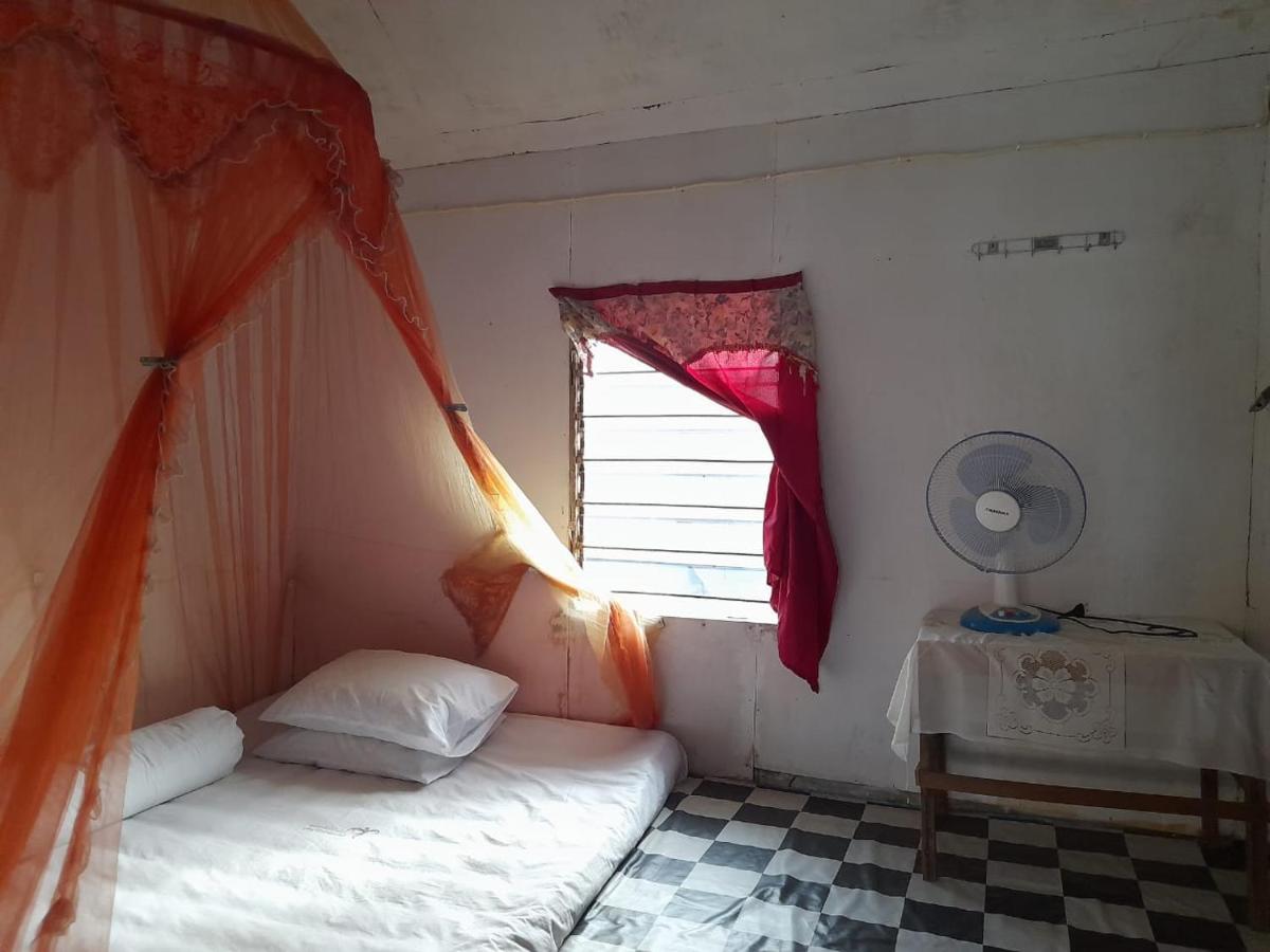 Komodoku One Love Homestay And Tour Labuan Bajo Buitenkant foto