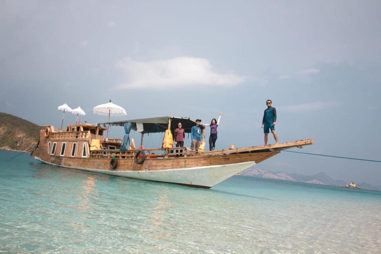 Komodoku One Love Homestay And Tour Labuan Bajo Buitenkant foto