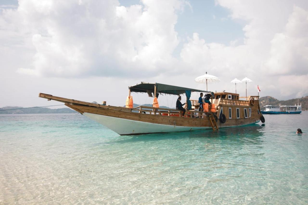 Komodoku One Love Homestay And Tour Labuan Bajo Buitenkant foto