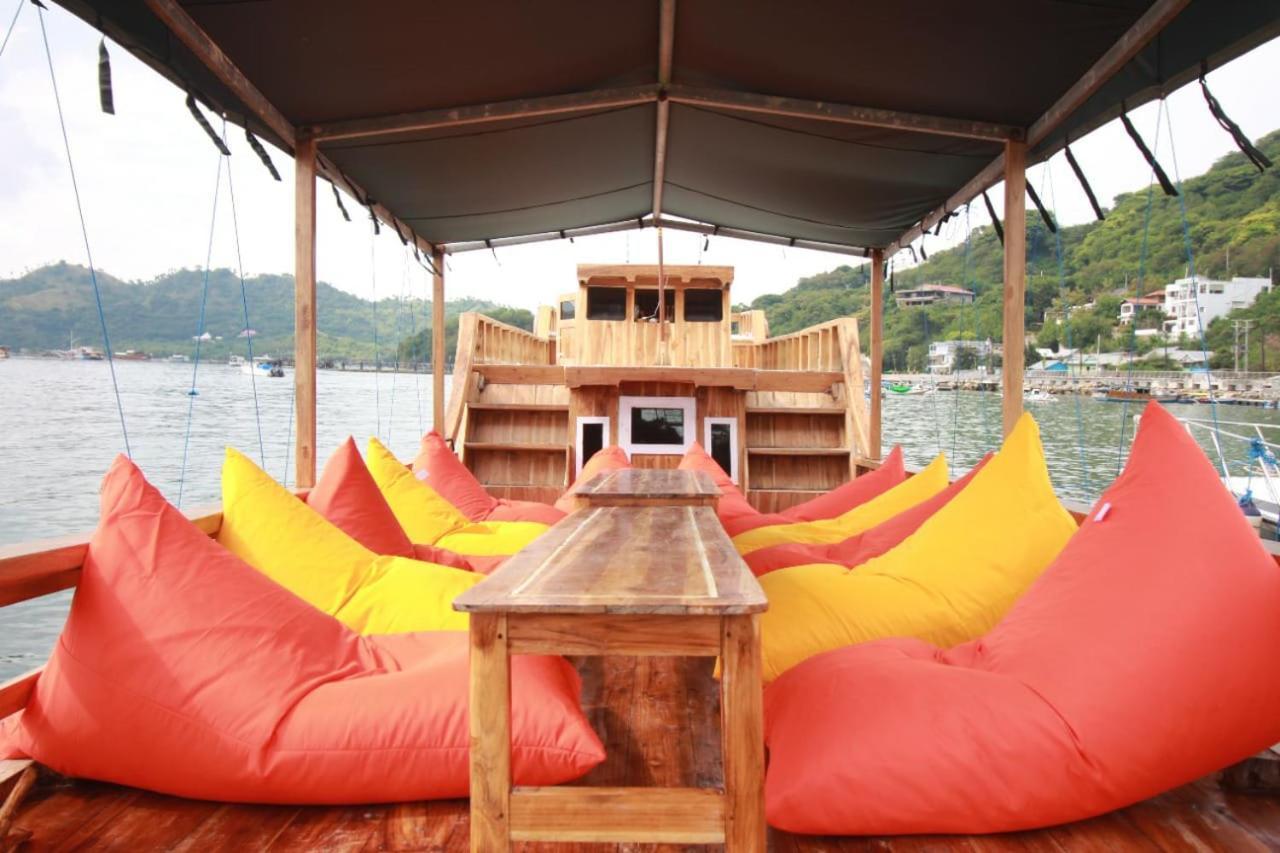 Komodoku One Love Homestay And Tour Labuan Bajo Buitenkant foto